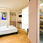Hostel The Yard Katania