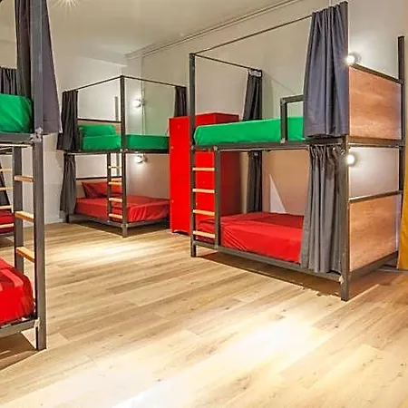 Hostel The Yard Κατάνια
