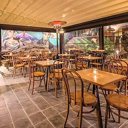 The Yard Hostel Κατάνια
